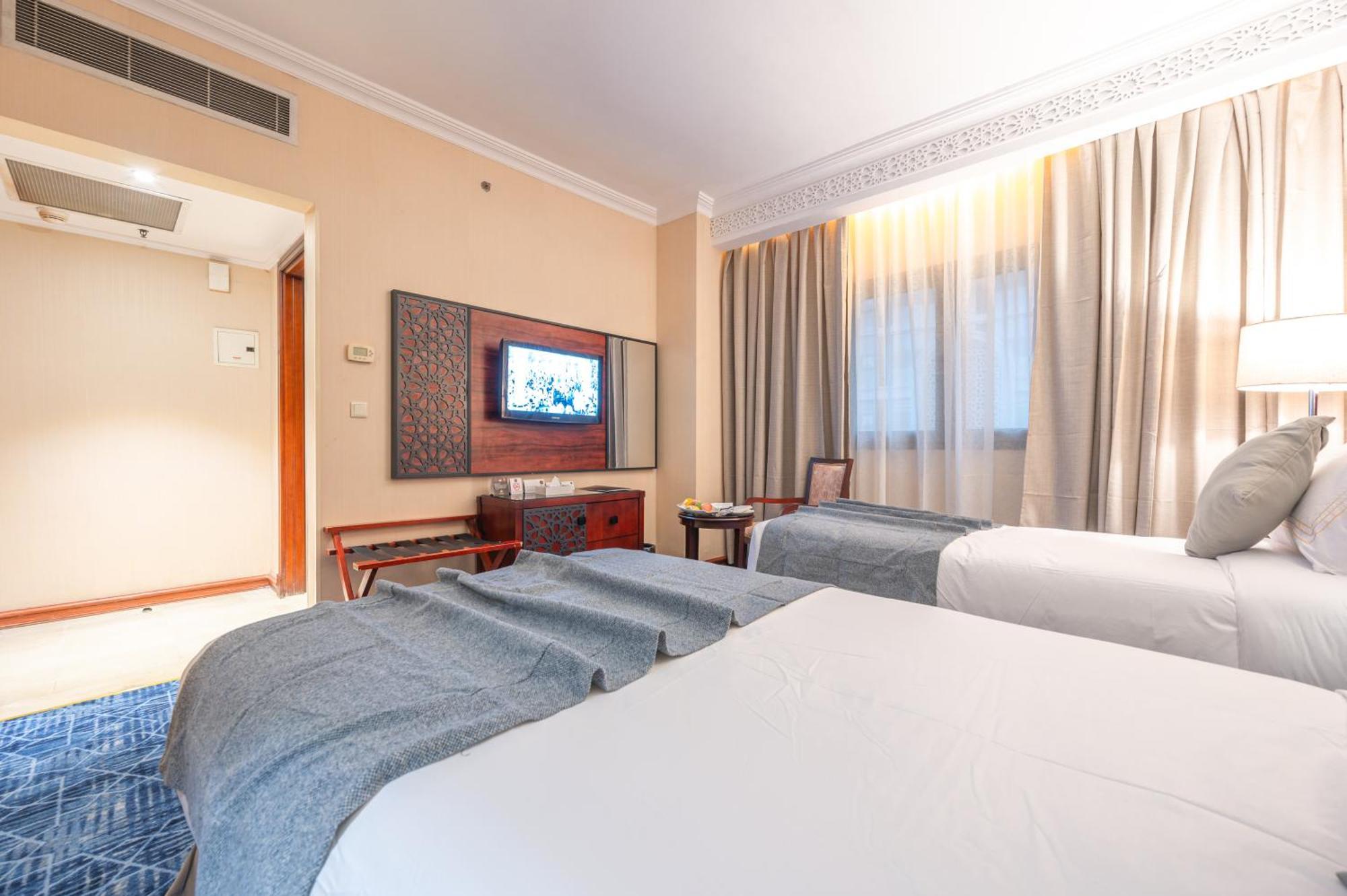 Hotel Shaza Regency Plaza Al Madinah Medina Exterior foto A room at the hotel