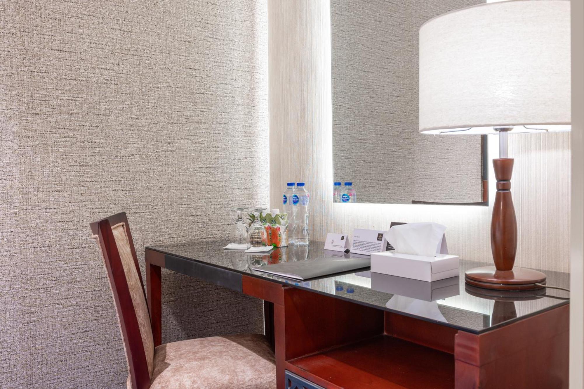 Hotel Shaza Regency Plaza Al Madinah Medina Exterior foto A table lamp