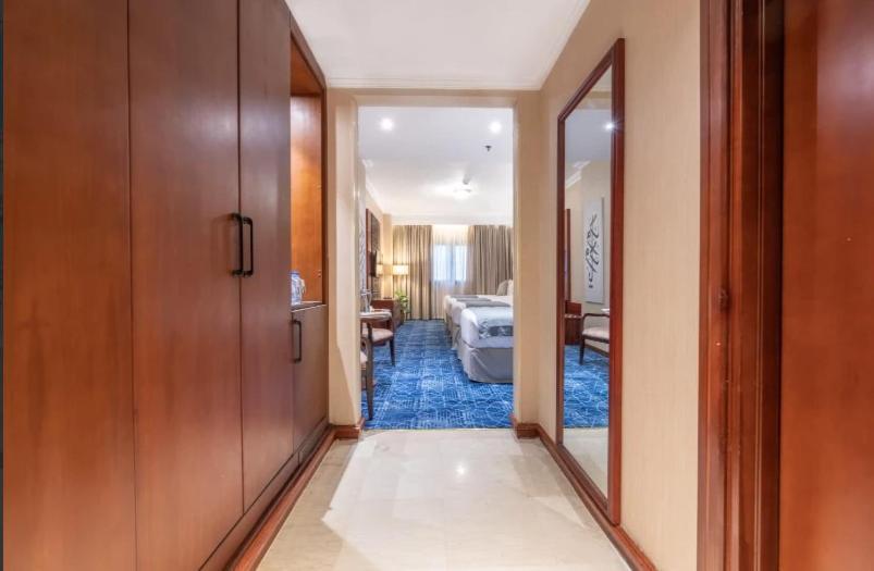 Hotel Shaza Regency Plaza Al Madinah Medina Exterior foto A guest room at the hotel