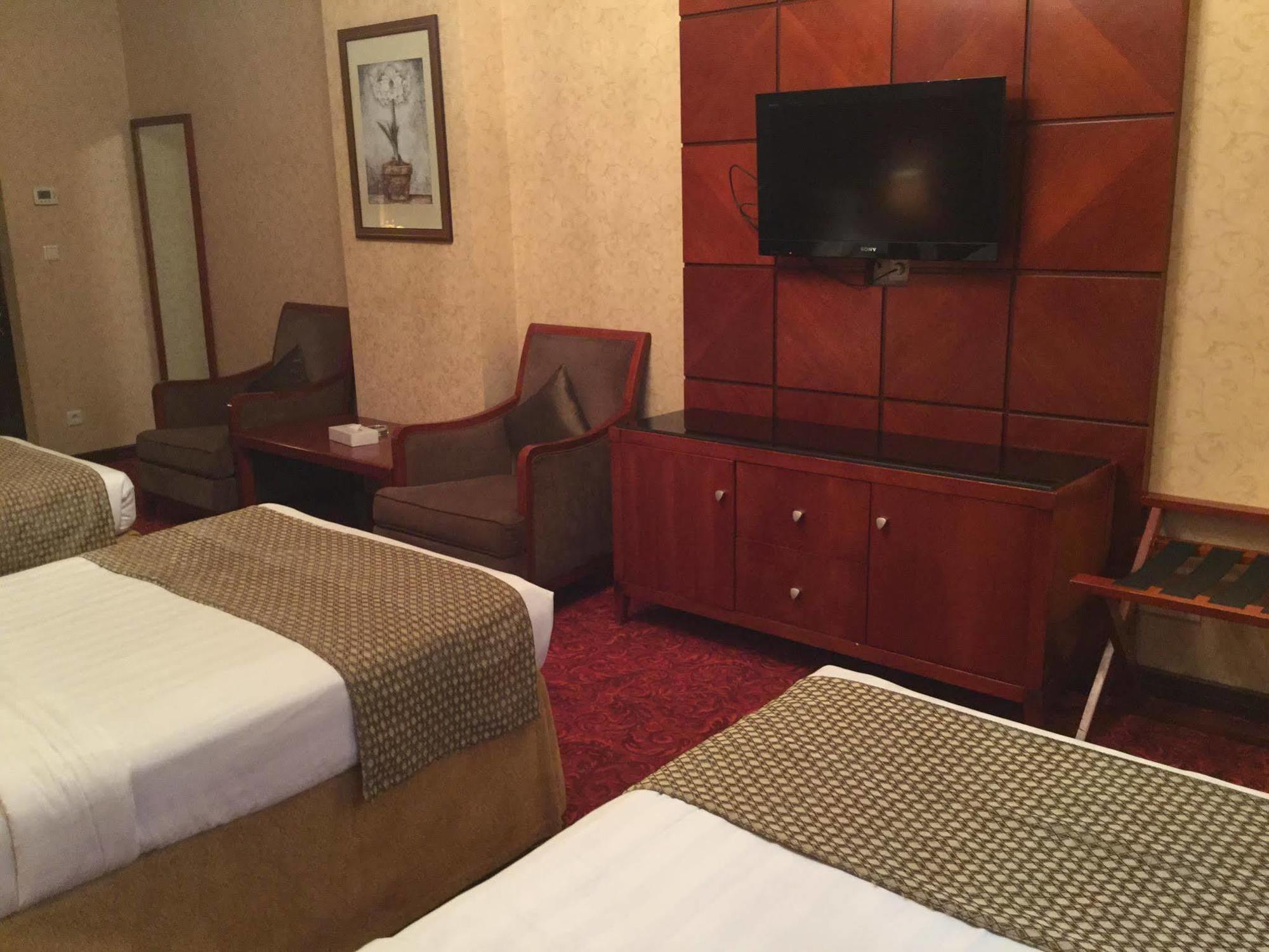 Hotel Shaza Regency Plaza Al Madinah Medina Exterior foto A room at the hotel